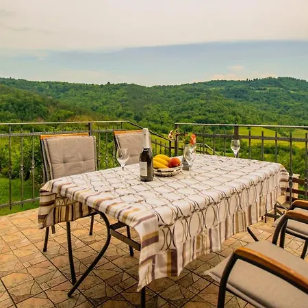 Holiday Home Grimalda בית נופש
